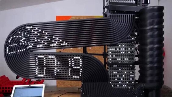 Часы, которые показывают время шариками
Часы, которые показывают время шариками