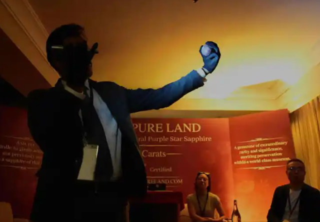 Самый большой сапфир (2 фото + видео)
