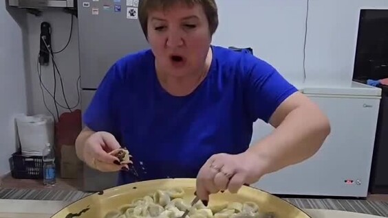 
        Женщина показала свой &laquo;ночной перекус&raquo;    