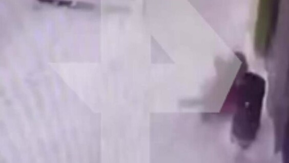 
        Школьница получила травму головы из-за снега, упавшего с&nbsp;крыши    