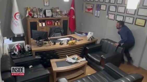 
        Турок спас себя от&nbsp;удушья, применив приём Геймлиха    