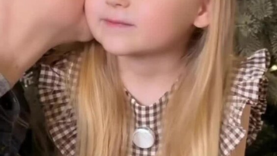 
        Женщина провела эксперимент с&nbsp;дочкой: попросила назвать плохие и&nbsp;хорошие слова    