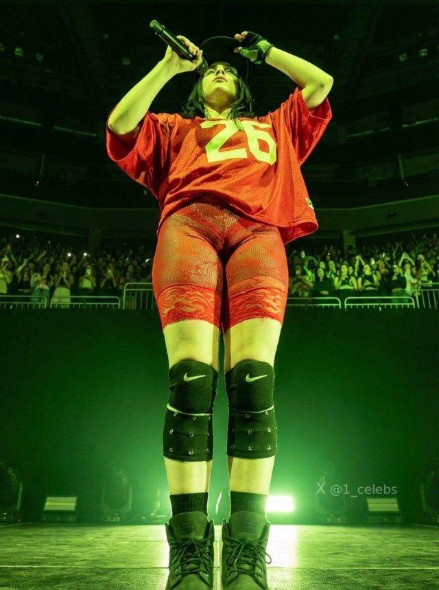 Наряд Билли Айлиш смутил фанатов Наряд Билли Айлиш смутил фанатов