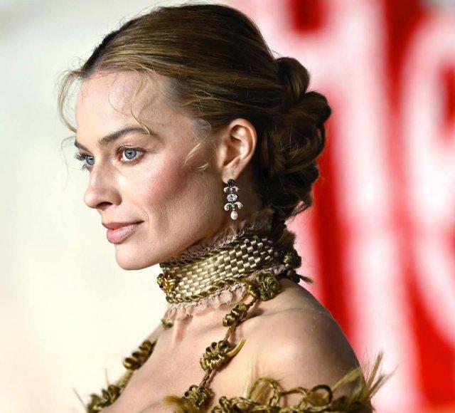 Марго Робби захейтили в соцсетях из-за фото без ретуши