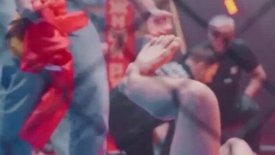 Боец ММА сломал ногу, делая сальто после победы
Боец ММА сломал ногу, делая сальто после победы