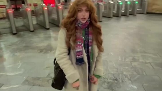 
        Парень и&nbsp;девушка исполнили в&nbsp;метро песню &laquo;Улетай на&nbsp;крыльях ветра&raquo;    