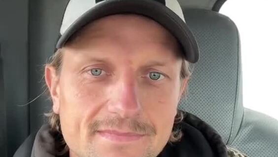 
        Мужчина вежливо остановил воров на&nbsp;картофельном поле    