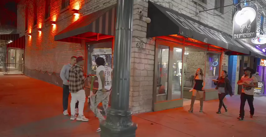 
        Попытка драки в&nbsp;Остине закончилась мгновенным арестом    