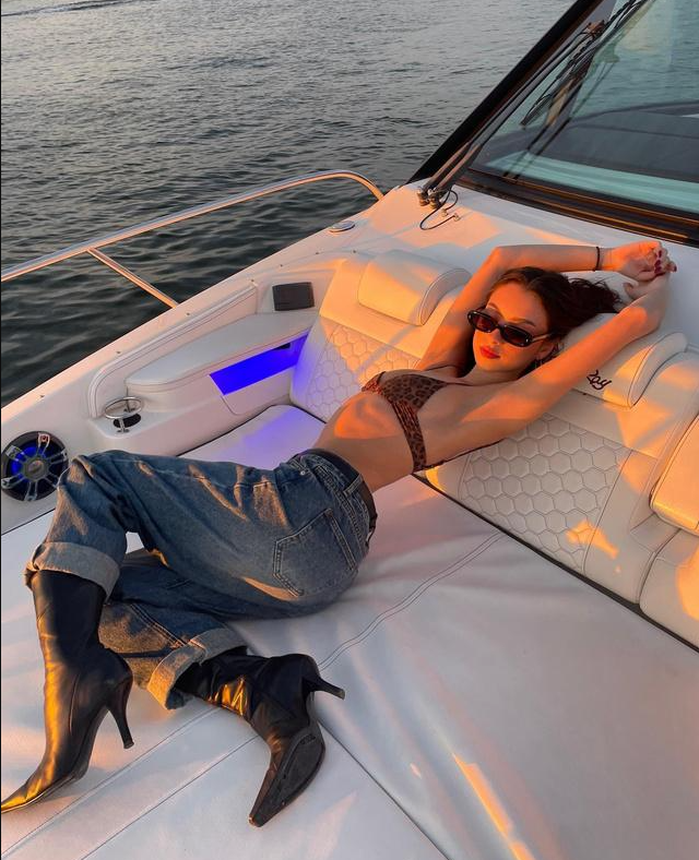 Новая спутница Тоби Магуайера Мишка Силва