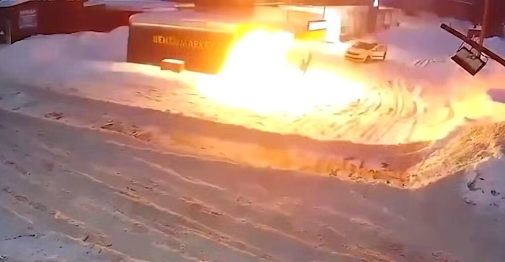 Школьник поджег заправку в Подмосковье
Школьник поджег заправку в Подмосковье