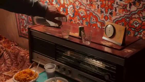 
        Женщина показала гараж своего мужа, полный интересных деталей    