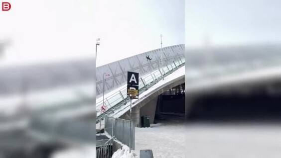 Лыжник пережил серьёзное падение на трамплине
Лыжник пережил серьёзное падение на трамплине