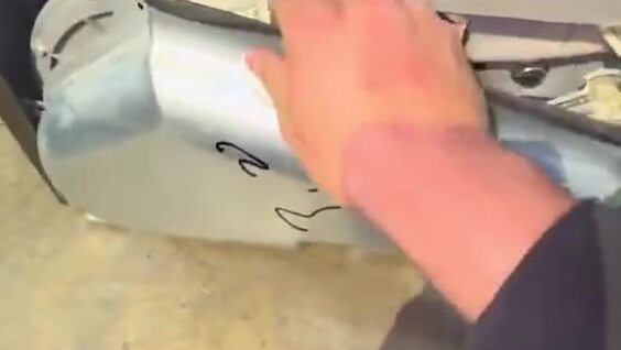 Неожиданная находка в сушилке для белья
Неожиданная находка в сушилке для белья