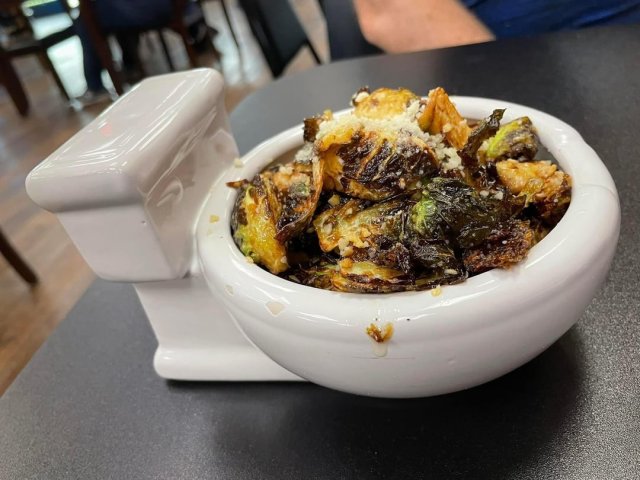 Странная подача блюд в кафе и ресторанах (30 фото) Странная подача блюд в кафе и ресторанах (30 фото)