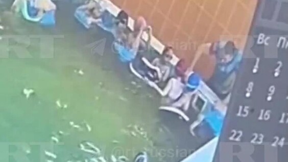 
        В&nbsp;Казани тренер по&nbsp;плаванию бил&nbsp;5-летнего ребенка по&nbsp;голове из-за баловства    