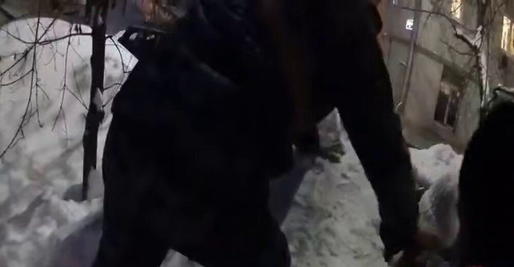 
        Росгвардейцы спасли школьницу, застрявшую в&nbsp;сугробе    