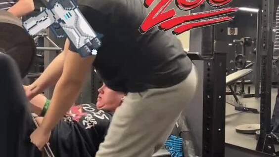 
        В&nbsp;США&nbsp;200-килограммовая штанга упала на&nbsp;14-летнего подростка    