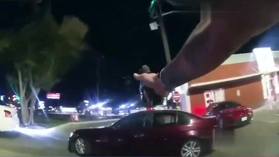 
        В&nbsp;США&nbsp;полицейский открыл огонь по&nbsp;подростку у&nbsp;McDonald&rsquo;s после вызова сотрудников заведения    