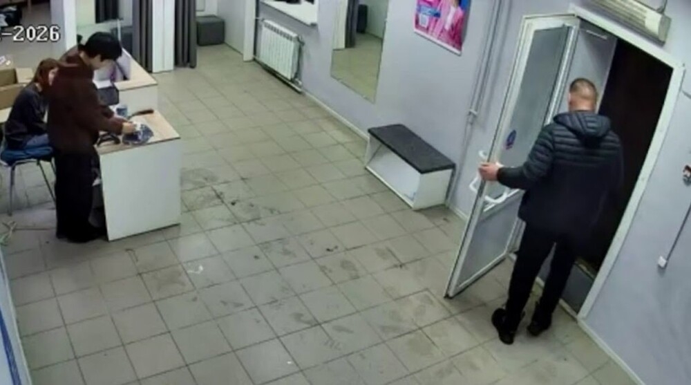 
        Мужчина подрался с&nbsp;сотрудником пункта выдачи в&nbsp;Нижнем Новгороде    