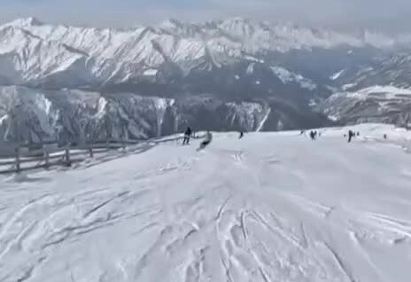 
        На&nbsp;горнолыжном курорте в&nbsp;Грузии мужчина толкнул туриста из-за куртки с&nbsp;надписью &laquo;Russia&raquo;    