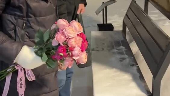 75-летняя бразильянка впервые увидела снег во время поездки в Москву
75-летняя бразильянка впервые увидела снег во время поездки в Москву