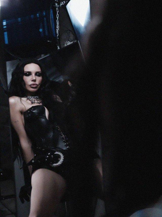 Самойлова пошла отжигать после развода с Джиганом: очень смелая фотосессия Оксаны