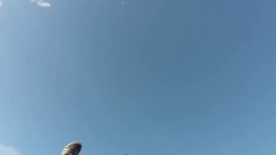 Мужчина потерял сознание во время прыжка с парашютом
Мужчина потерял сознание во время прыжка с парашютом