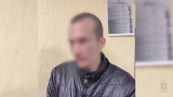 
        Голодный парень отобрал у&nbsp;курьера пиццу    