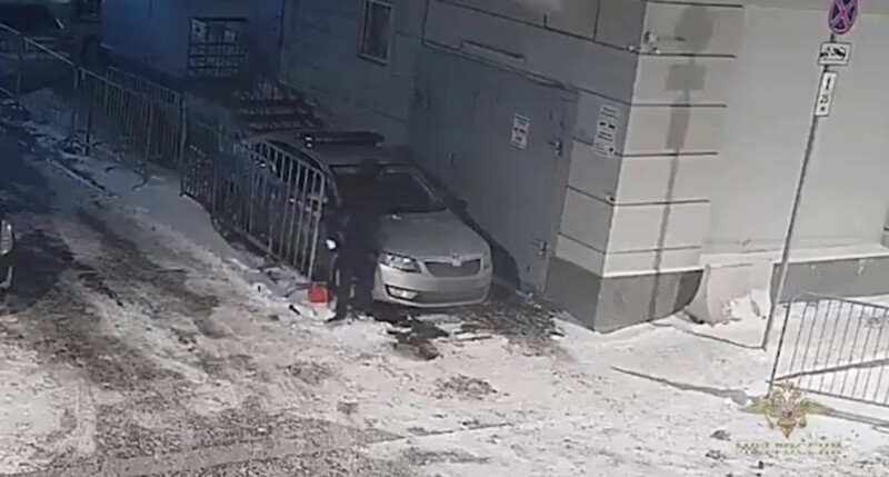 
        Парень поджег полицейскую машину в&nbsp;Москве    