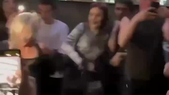 
        Парень сходил на&nbsp;последний концерт Глюкозы и&nbsp;не&nbsp;понял куда он&nbsp;попал    