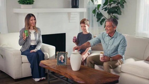 
        Умная урна для&nbsp;праха со&nbsp;встроенной колонкой    