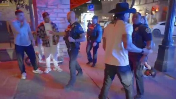 
        Попытка драки в&nbsp;Остине закончилась мгновенным арестом    