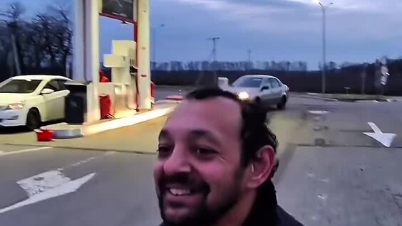 
        Мужчина раскусил цыгана-попрошайку    