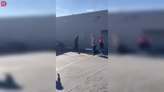 
        Попытка разнять женщин закончилась ещё&nbsp;одной уличной потасовкой    