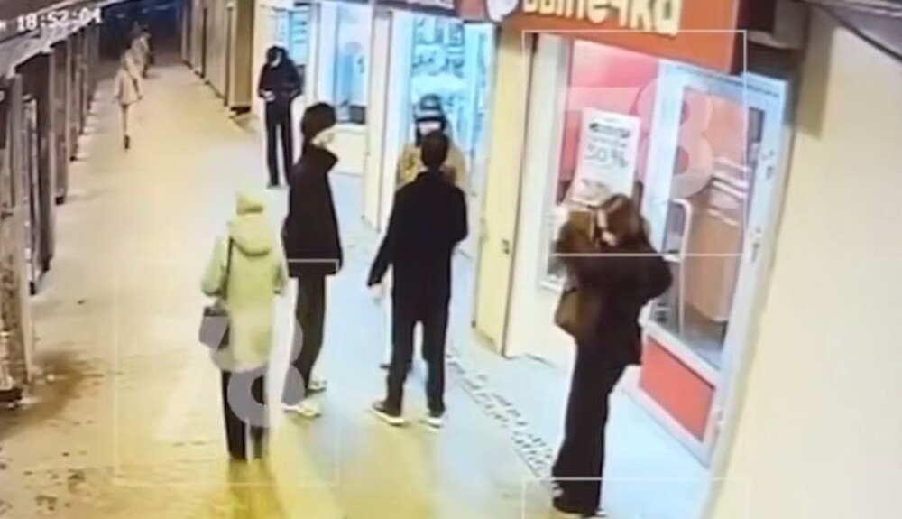 
        Парень избил незнакомца в&nbsp;подземке за&nbsp;то, что&nbsp;тот&nbsp;потрогал его&nbsp;девушку    