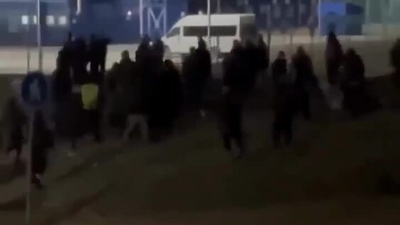 
        Мигранты из&nbsp;Казахстана устроили массовую драку с&nbsp;охранной комплекса    