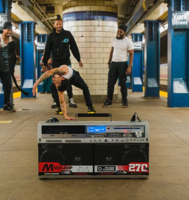 Ретро на новый лад: кассетный бумбокс с Bluetooth выходит на Kickstarter (5 фото + видео)