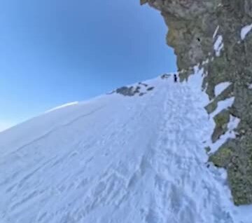 Альпинист кубарем скатился с горы
Альпинист кубарем скатился с горы