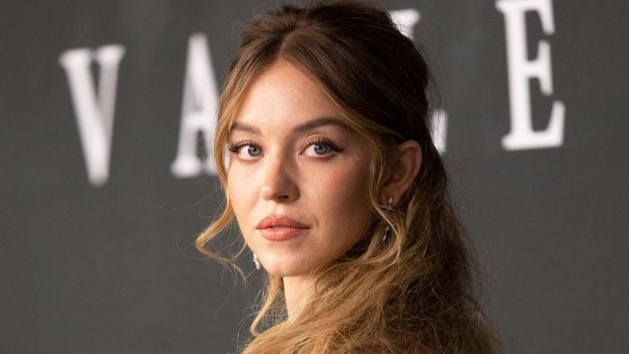 Сидни Суини в нижнем белье Syrn