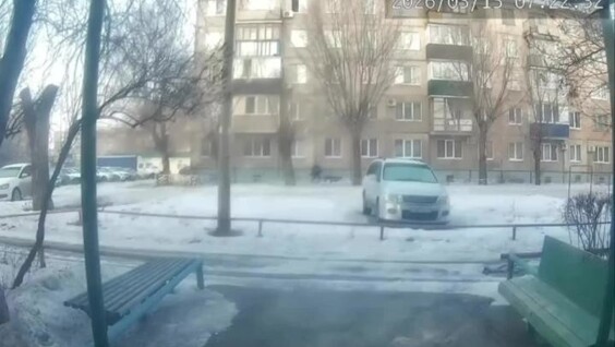 Женщина выпала из окна пятого этажа и сама вернулась домой
Женщина выпала из окна пятого этажа и сама вернулась домой