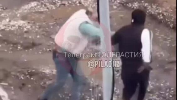 
        В&nbsp;Казани бородач избил пожилого мужчину из-за дорожного спора    
