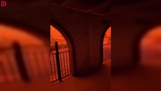 В Австралии из-за тропического циклона Нарелл небо окрасилось в красный цвет
В Австралии из-за тропического циклона Нарелл небо окрасилось в красный цвет