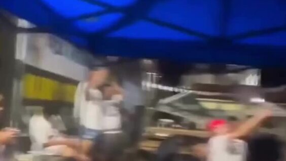 Эффектное завершение вечера филиппинки
Эффектное завершение вечера филиппинки