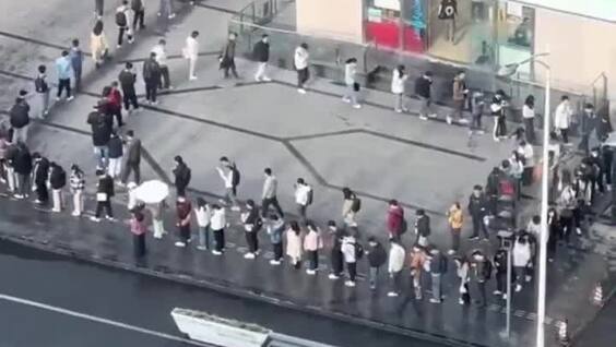 
        Как&nbsp;азиатские офисы справляются с&nbsp;длинными очередями к&nbsp;лифтам    