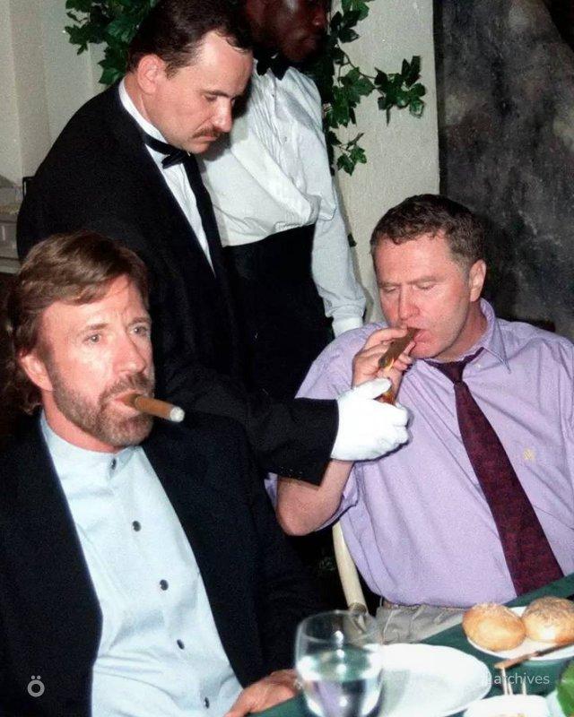 Умер Чак Норрис: лучшие фото легенды боевиков