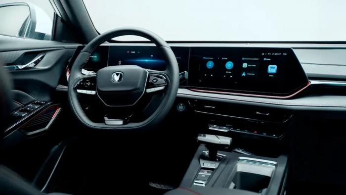 Changan CS35 Max оценили в Казахстане на 1,3 миллиона рублей дешевле, чем в России