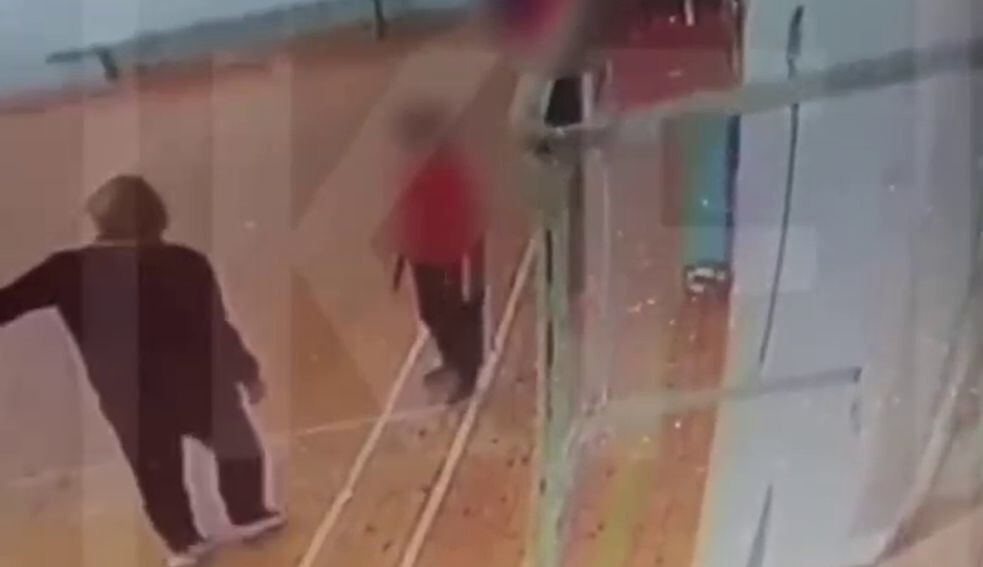 
        В&nbsp;школе Татарстана физрук ударил ребенка головой о&nbsp;стену    