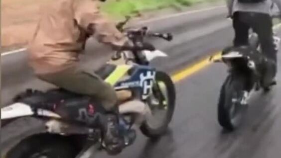 Неудачная шутка на дороге
Неудачная шутка на дороге