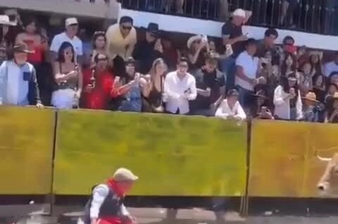 
        Друг всегда поможет    