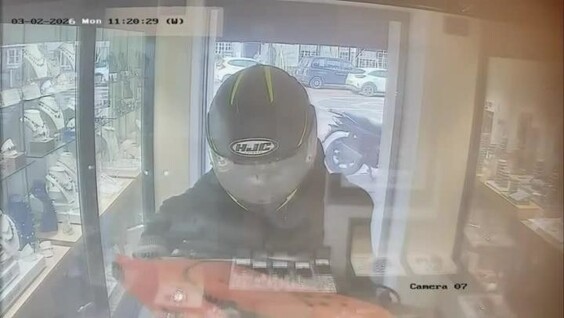 
        Налётчики ограбили ювелирный магазин при&nbsp;помощи бетонореза    